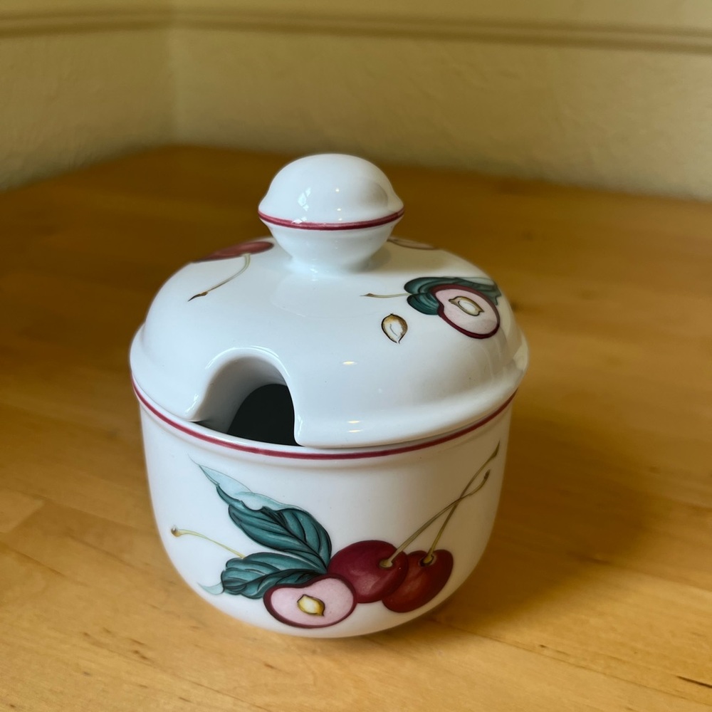 Villeroy & Boch Malaga Cherry Jam Bowl or Sugar Dish w Lid